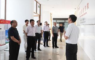 冯健是个人资料简介,才华横溢的青年才俊，揭秘他的成长之路