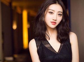 娱乐圈吃瓜背景图女主,揭秘“吃瓜女神”背后的故事  第3张