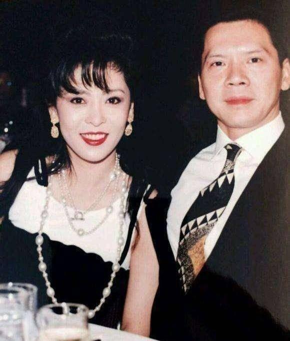 向华强睡遍娱乐圈女星,娱乐圈女星“睡遍”之谜揭秘  第3张