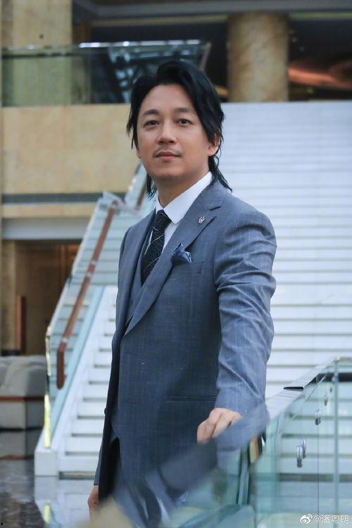 潘粤明的八卦,从演艺事业到情感纠葛，揭秘明星背后的故事