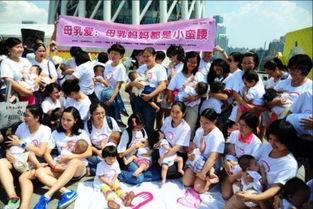 辣妈掀衣喂母乳照片,母爱如潮涌动画面引网友热议  第3张