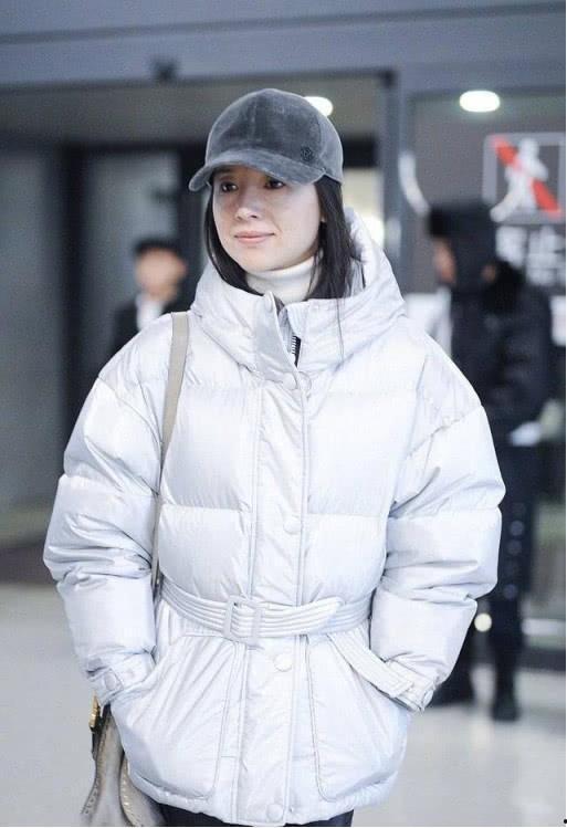 董洁冬季机场生活照,董洁机场街拍尽显优雅气质  第3张