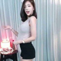 美女主播跳舞走光  第3张